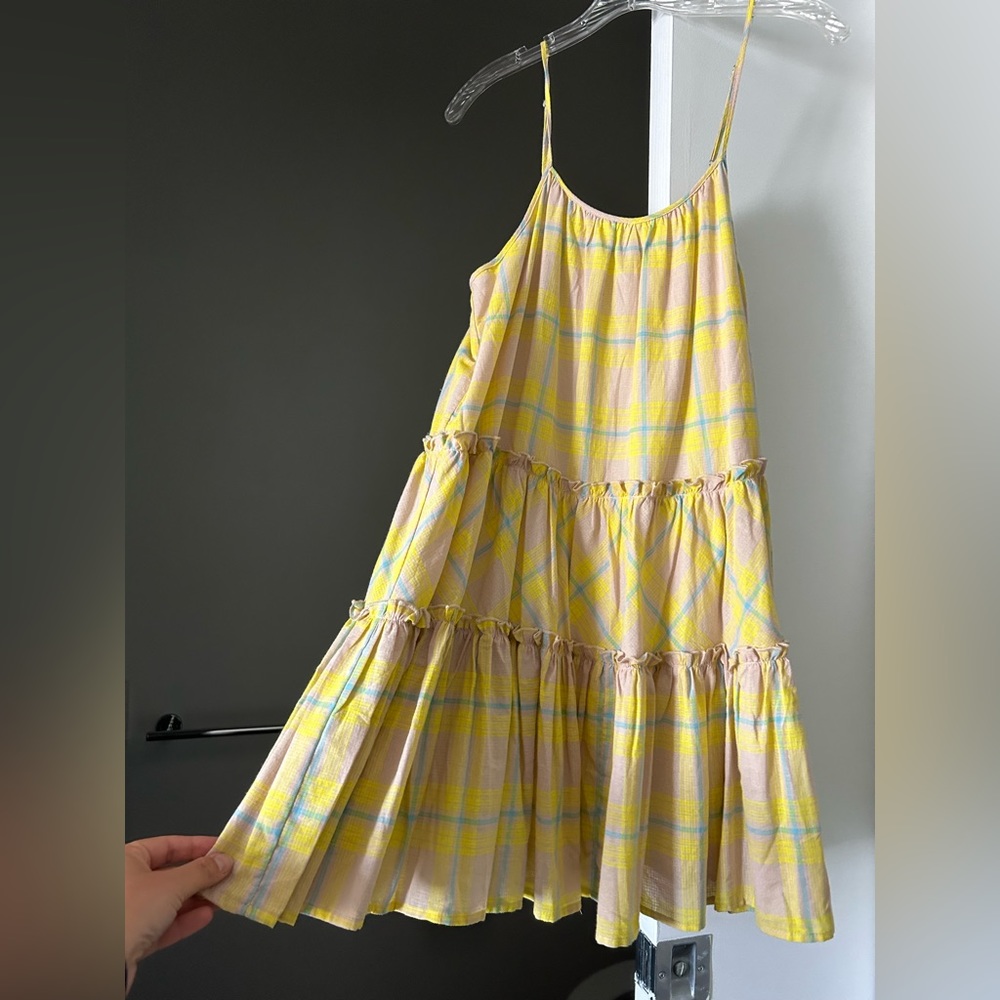 Never worn DRA short dress. Perfect for summer! Adjustable straps